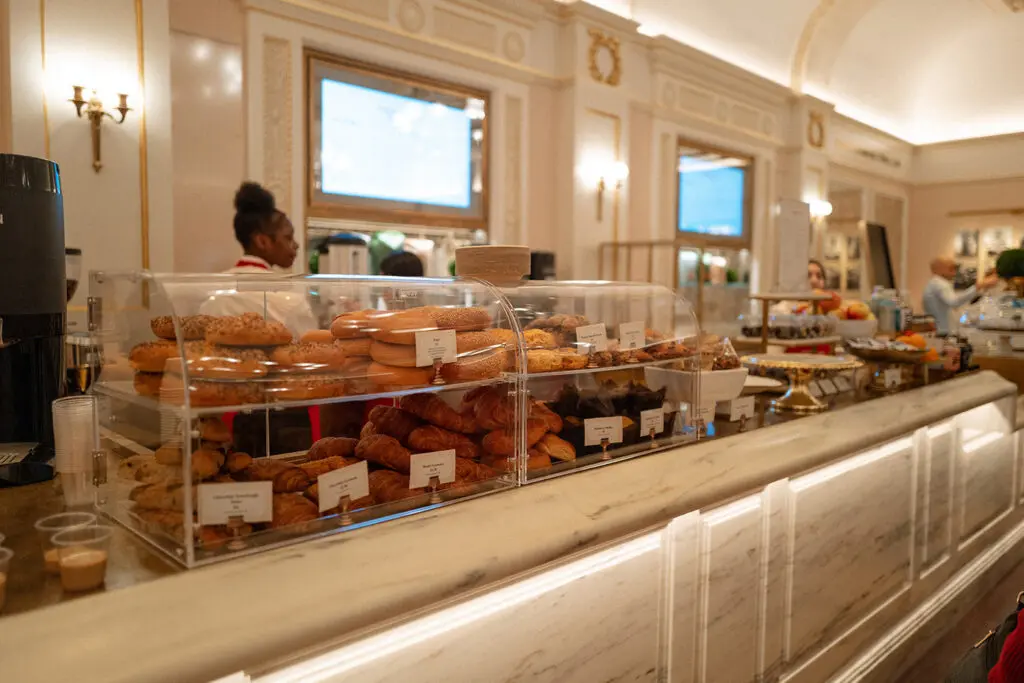 weill-daytime-gallery-counter3